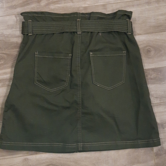Forest green oencil skirt with belt and pockets - Picture 5 of 5
